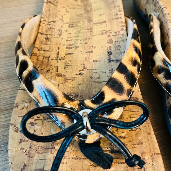 VIONIC ANIMAL PRINT SANDAL SIZE 9 - Picture 3 of 4